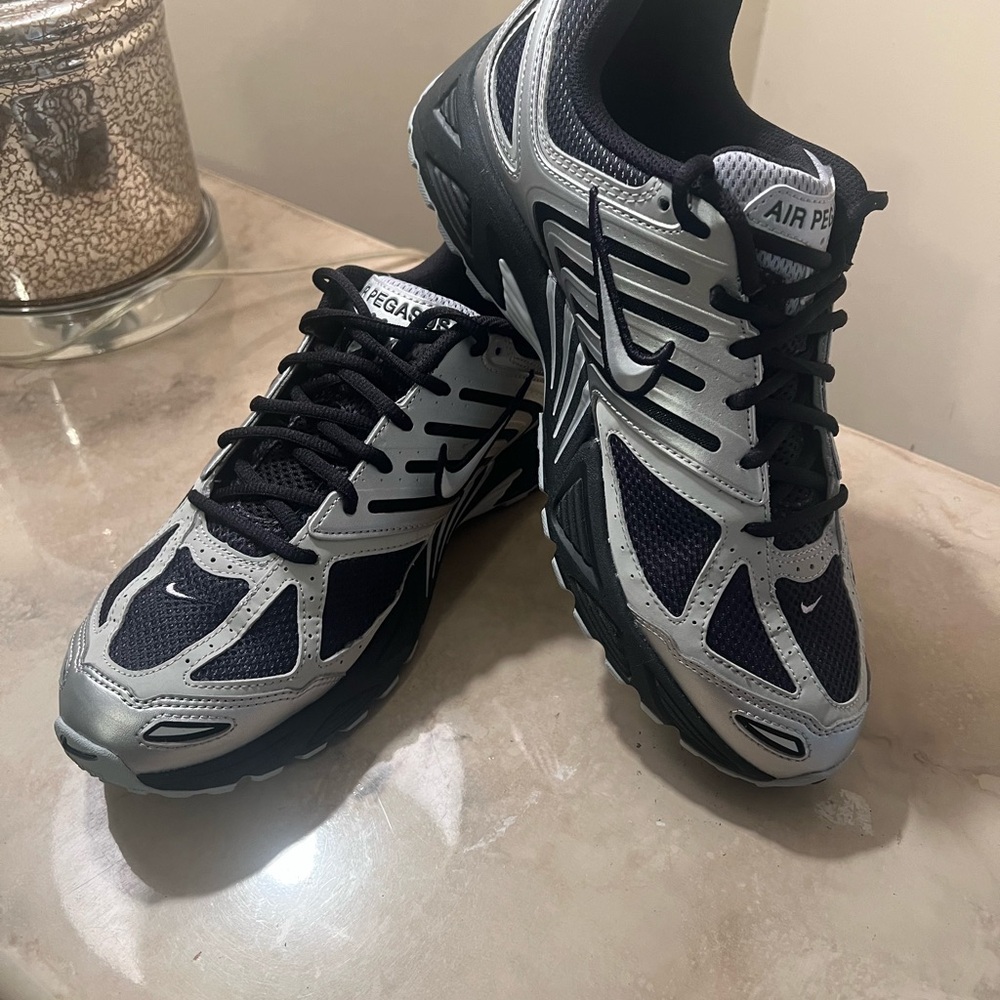 Nike Pegusas - Picture 4 of 6